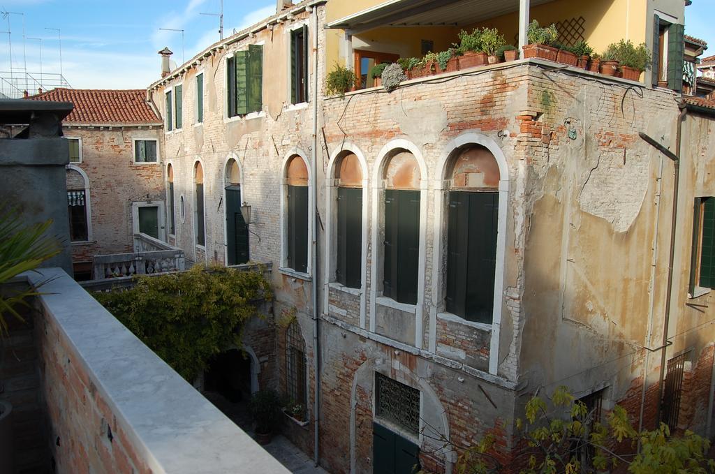 Apartmán Loft Due Cuori Con Terrazza Benátky Exteriér fotografie